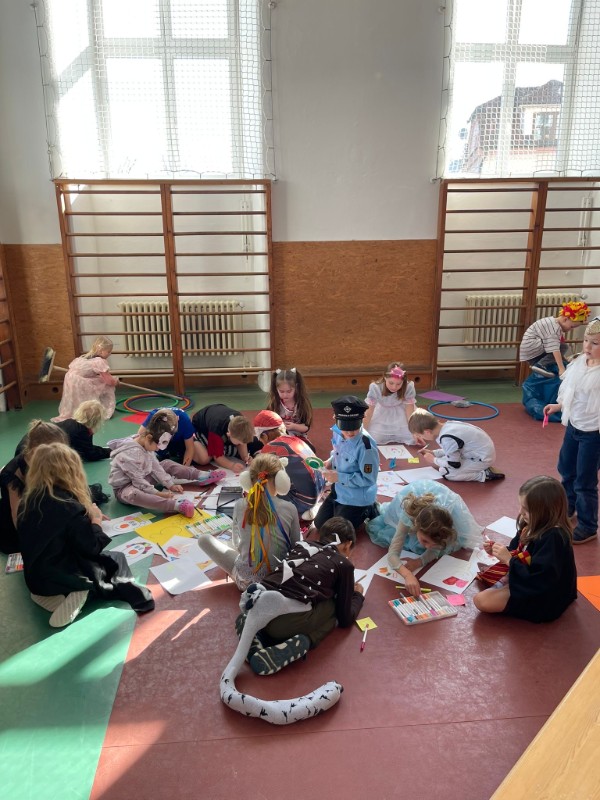 Karnevalový rej v družině Karnevalový rej v družině