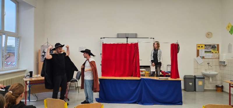 Divadélko pro šoly