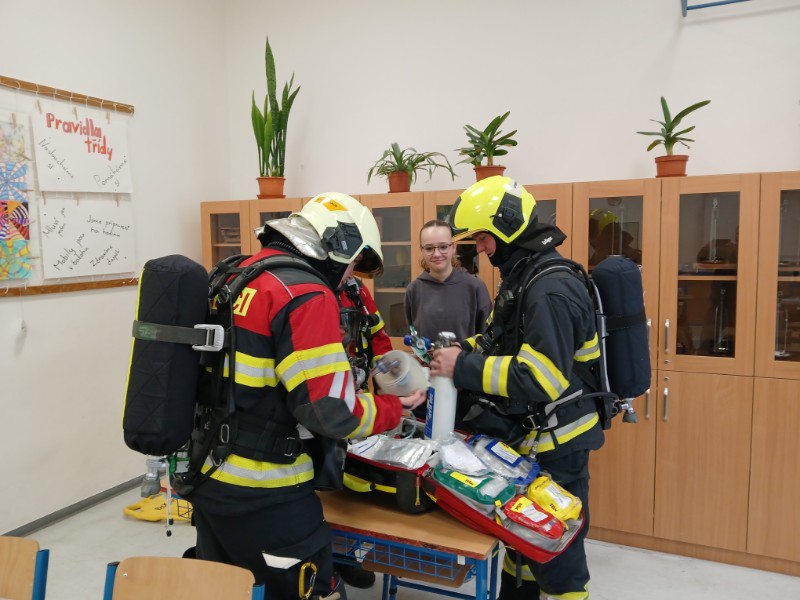 Taktické cvičení hasičů spojené s evakuací školy