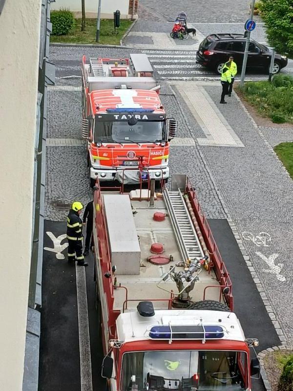 Taktické cvičení hasičů spojené s evakuací školy