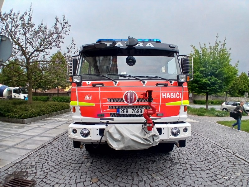 Taktické cvičení hasičů spojené s evakuací školy