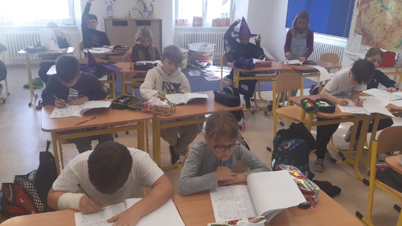 Halloween a Dušičky u nás a ve světě - výroba knihy