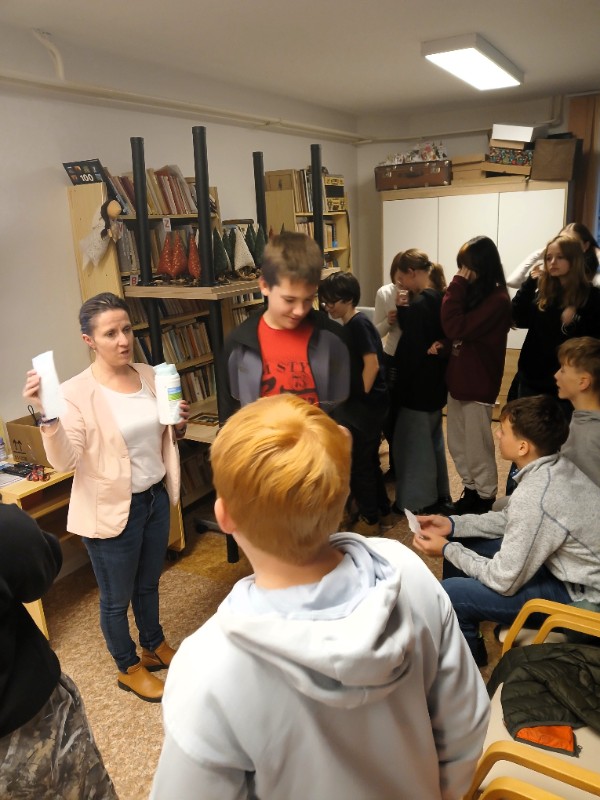 Stáří zblízka aneb Dotkni se světa seniorů Stáří zblízka aneb Dotkni se světa seniorů