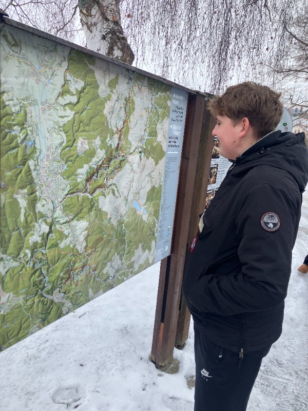 Exkurze deváťáků do Sloupsko-šošůvských jeskyní a do Jaderné elektrárny Dukovany Exkurze deváťáků do Sloupsko-šošůvských jeskyní a do Jaderné elektrárny Dukovany