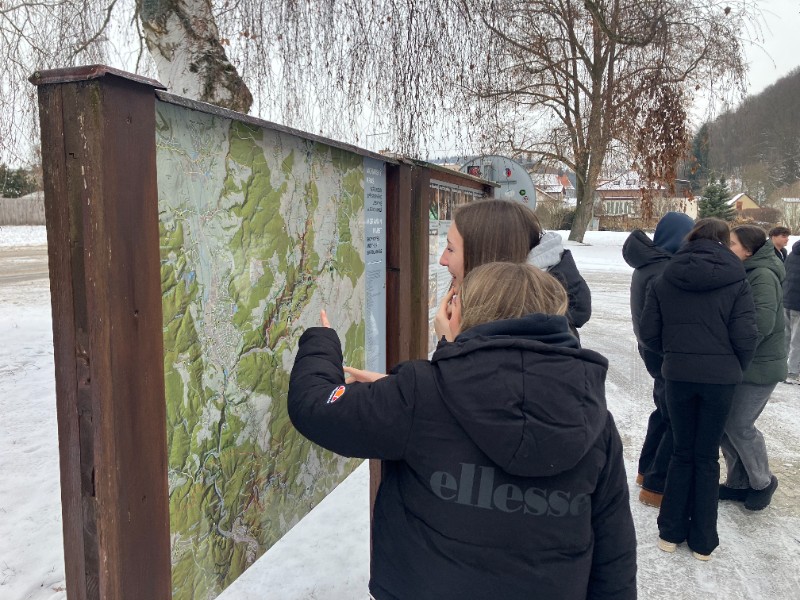 Exkurze deváťáků do Sloupsko-šošůvských jeskyní a do Jaderné elektrárny Dukovany Exkurze deváťáků do Sloupsko-šošůvských jeskyní a do Jaderné elektrárny Dukovany