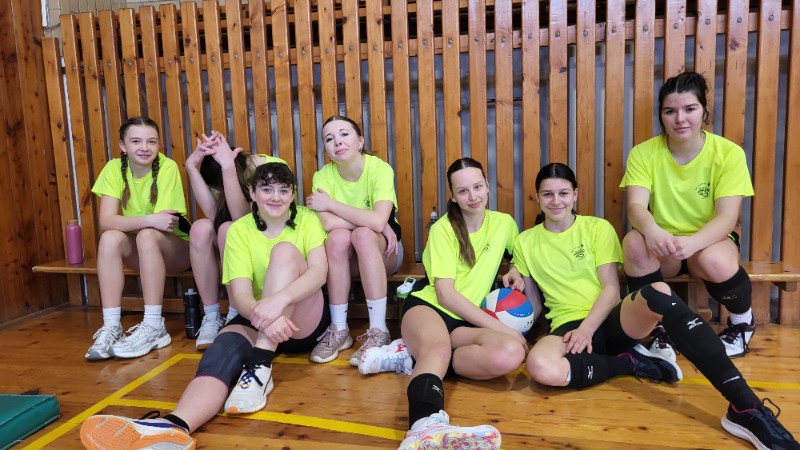 Přivezly jsme pohár!