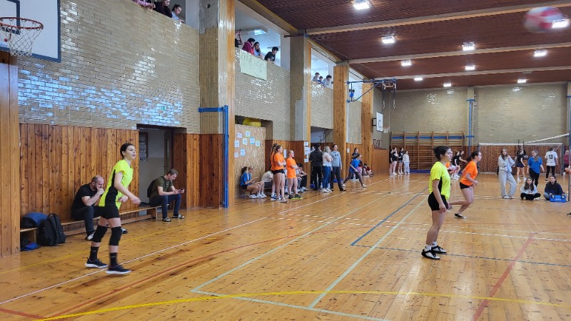 Přivezly jsme pohár!