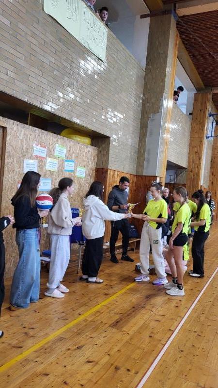 Přivezly jsme pohár! Přivezly jsme pohár!