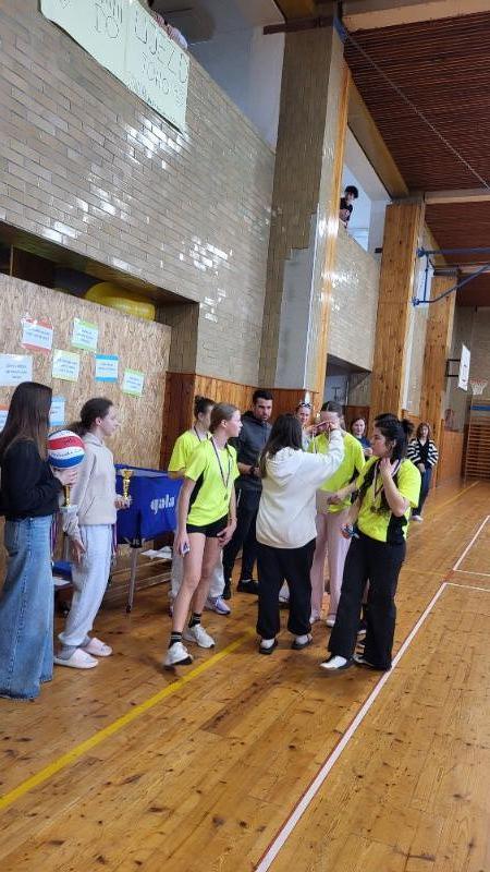 Přivezly jsme pohár! Přivezly jsme pohár!