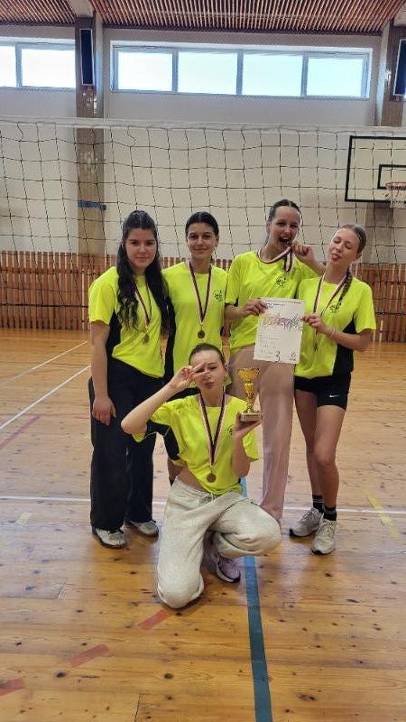 Přivezly jsme pohár!