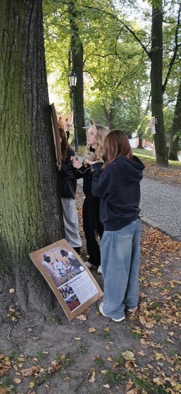 VÝSTAVA NA STROMECH OPĚT V LITOMYŠLI: POZNEJTE SVĚT GHANSKÉHO KAKAA VÝSTAVA NA STROMECH OPĚT V LITOMYŠLI: POZNEJTE SVĚT GHANSKÉHO KAKAA