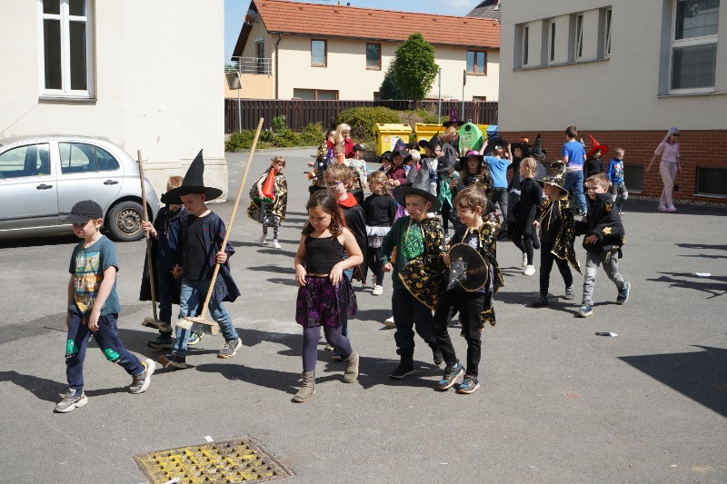Čarodějnický rej na prvním stupni