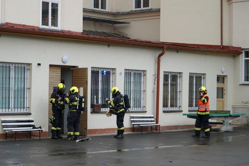 Taktické cvičení hasičů spojené s evakuací školy