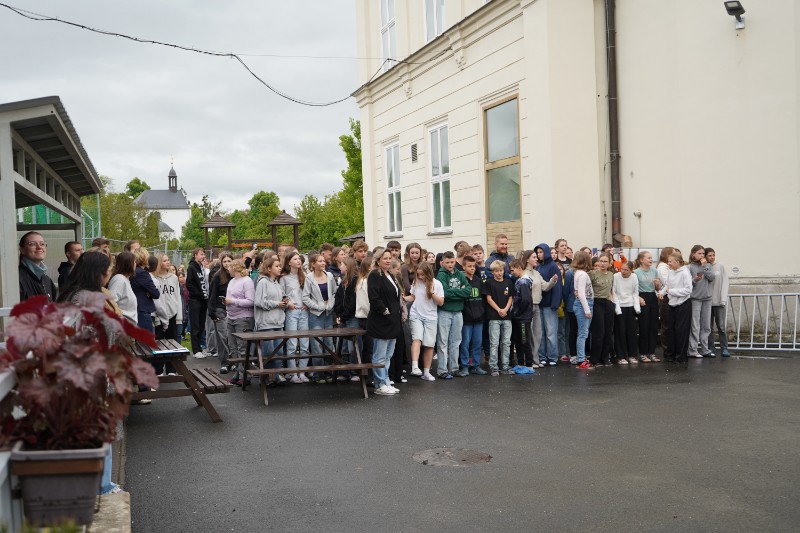 Taktické cvičení hasičů spojené s evakuací školy