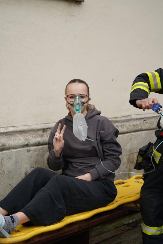 Taktické cvičení hasičů spojené s evakuací školy