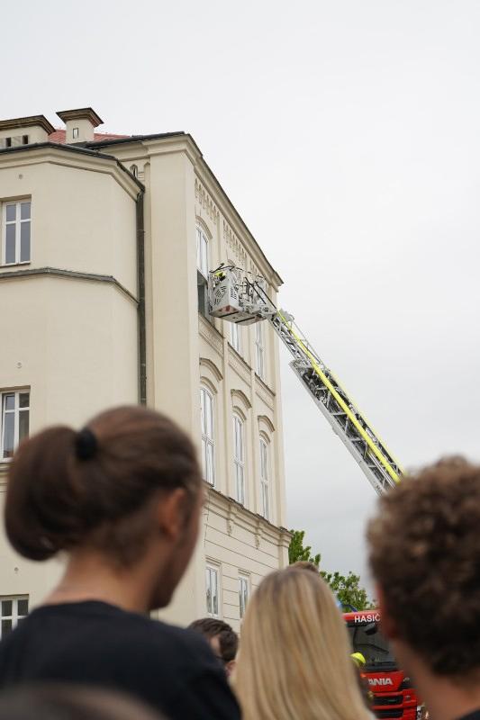 Taktické cvičení hasičů spojené s evakuací školy