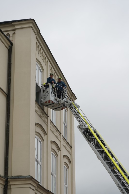 Taktické cvičení hasičů spojené s evakuací školy