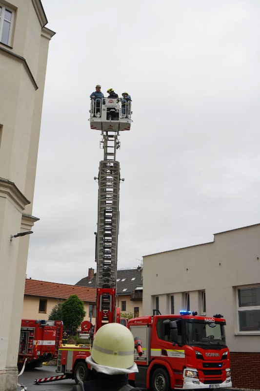 Taktické cvičení hasičů spojené s evakuací školy
