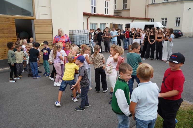 Spolupráce prvňáčků a deváťáků