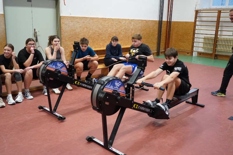 Soutěž na veslařských trenažerech