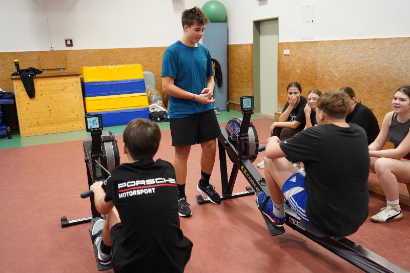 Soutěž na veslařských trenažerech