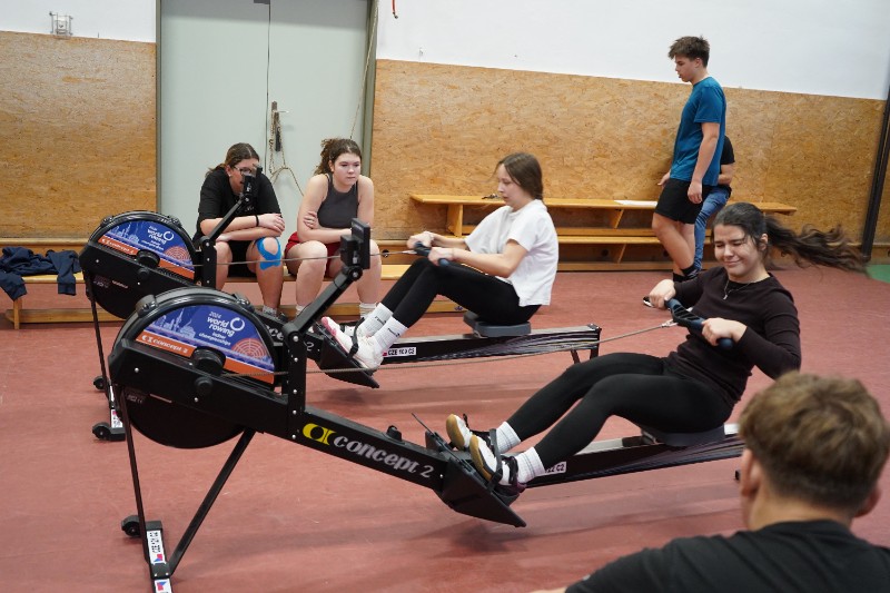 Soutěž na veslařských trenažerech