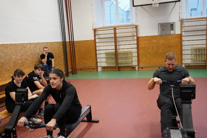 Soutěž na veslařských trenažerech