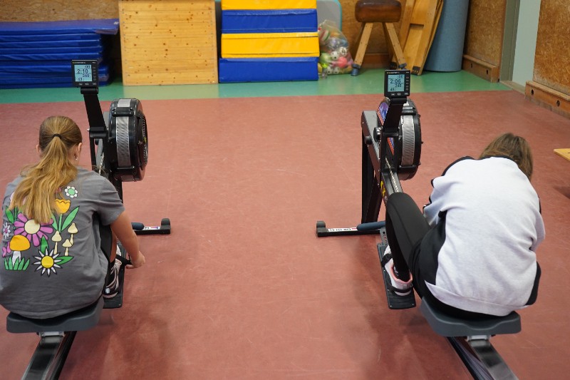 Soutěž na veslařských trenažerech