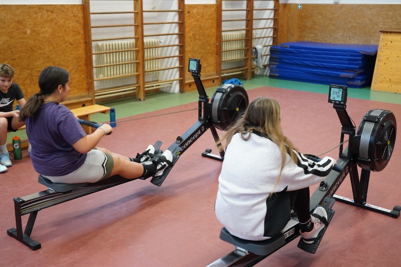 Soutěž na veslařských trenažerech