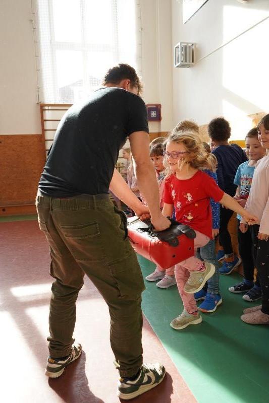 Sebeobrana v prvních třídách a II. A Sebeobrana v prvních třídách a II. A