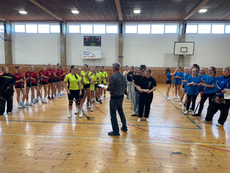 Vítězství v oblastním kole florbalové soutěže dívek