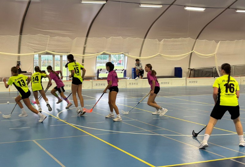 Okresní kolo florbalu dívek