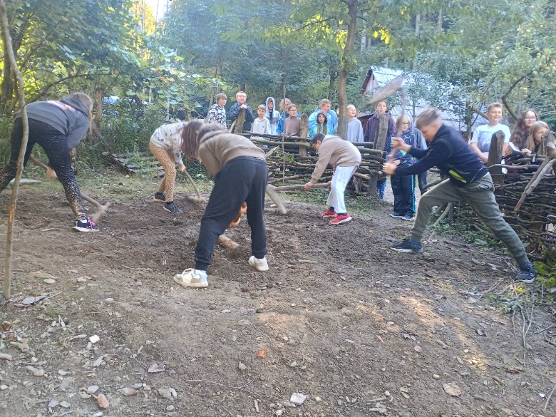 Dějepisná exkurze šesťáků na Křivolík