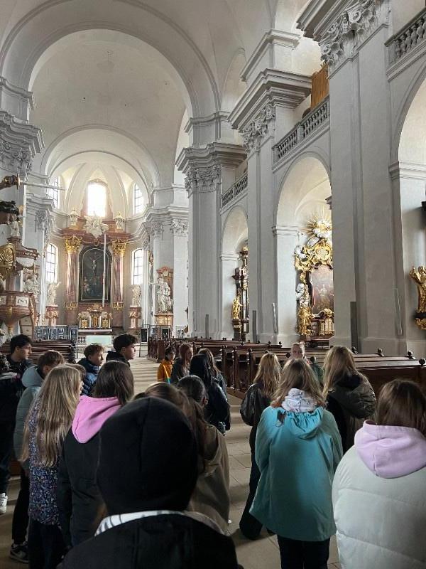 Osmáci v piaristickém kostele