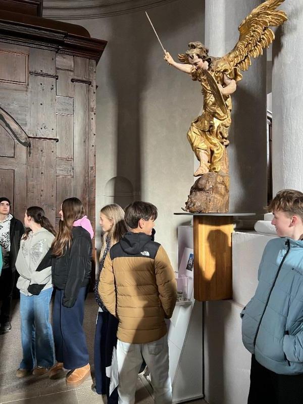 Osmáci v piaristickém kostele