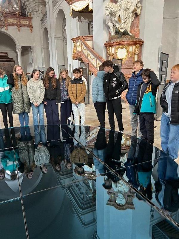 Osmáci v piaristickém kostele