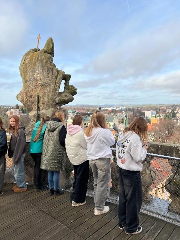 Osmáci v piaristickém kostele