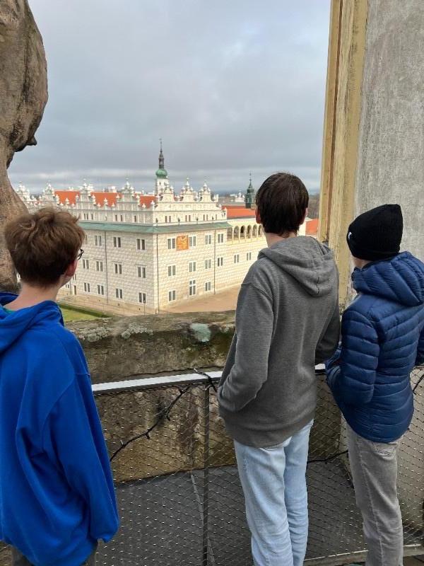 Osmáci v piaristickém kostele