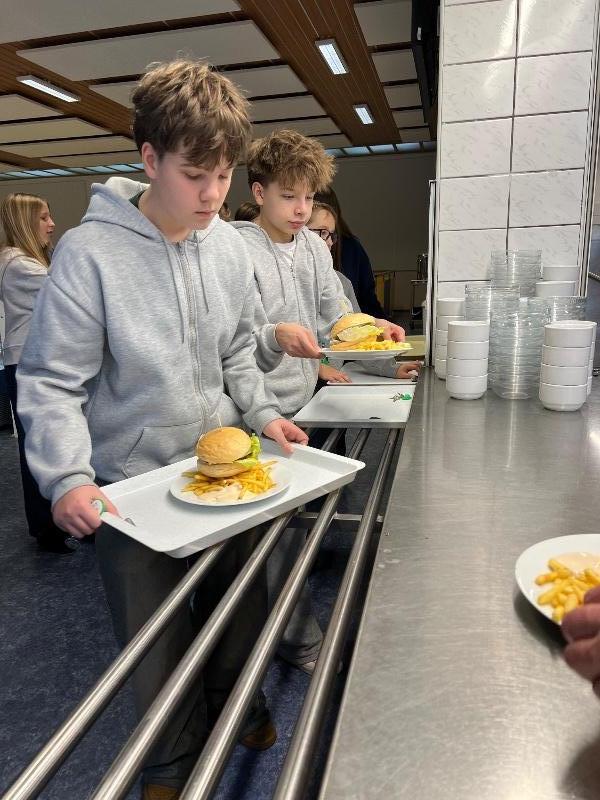 Oběd na přání - pochutnali jsme si na burgeru!