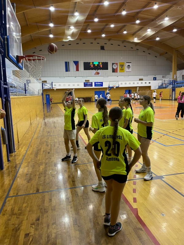 Třetí místo v okresním kole basketbalu