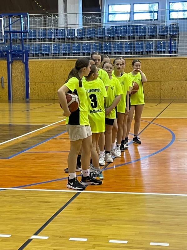 Třetí místo v okresním kole basketbalu