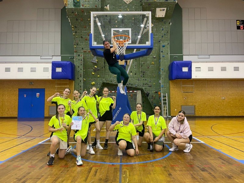 Třetí místo v okresním kole basketbalu