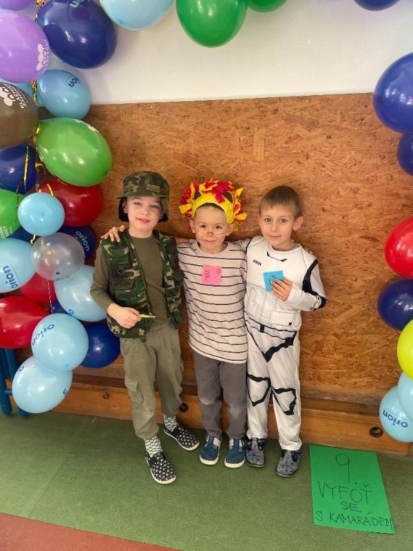 Karnevalový rej v družině