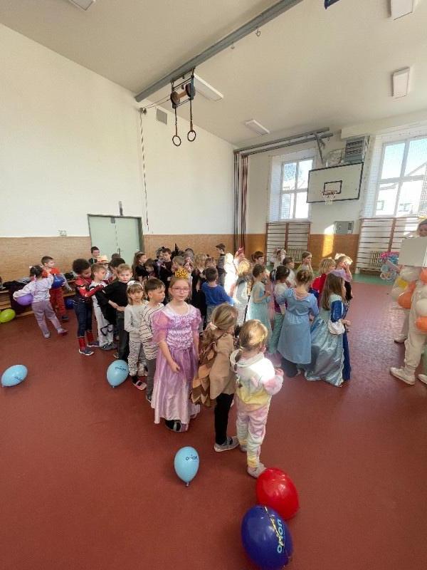 Karnevalový rej v družině Karnevalový rej v družině