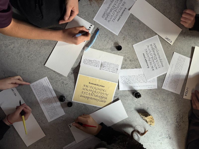 Jako ve středověkém skriptoriu