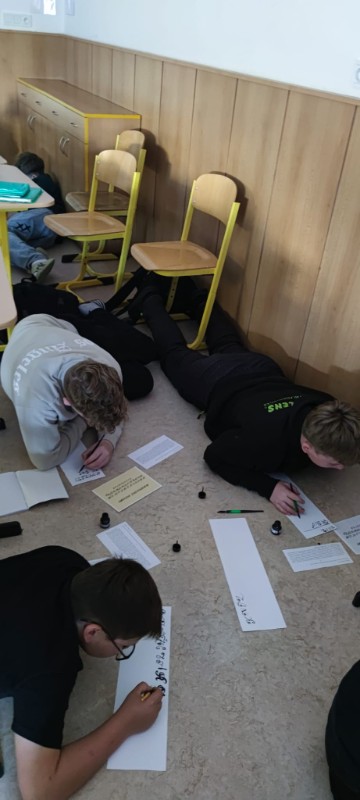 Jako mniši ve středověkém klášteře