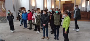 Osmáci v piaristickém chrámu Osmáci v piaristickém chrámu