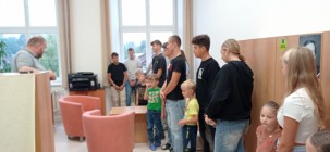 Prvňáčci a deváťáci na průzkumu školy Prvňáčci a deváťáci na průzkumu školy