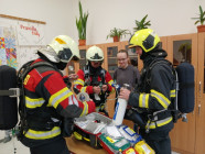 Taktické cvičení hasičů spojené s evakuací školy