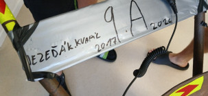 Den bez batohů